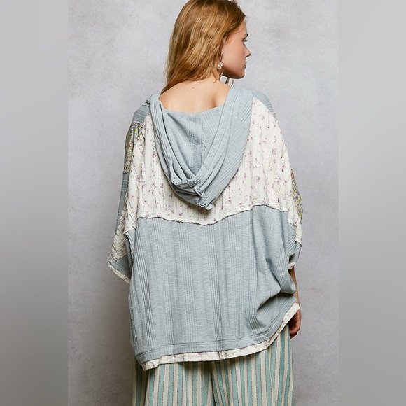 NEW POL Steel Blue Ribbed V Neck Star Patch Hooded Boho Top Size Medium - Picture 5 of 5